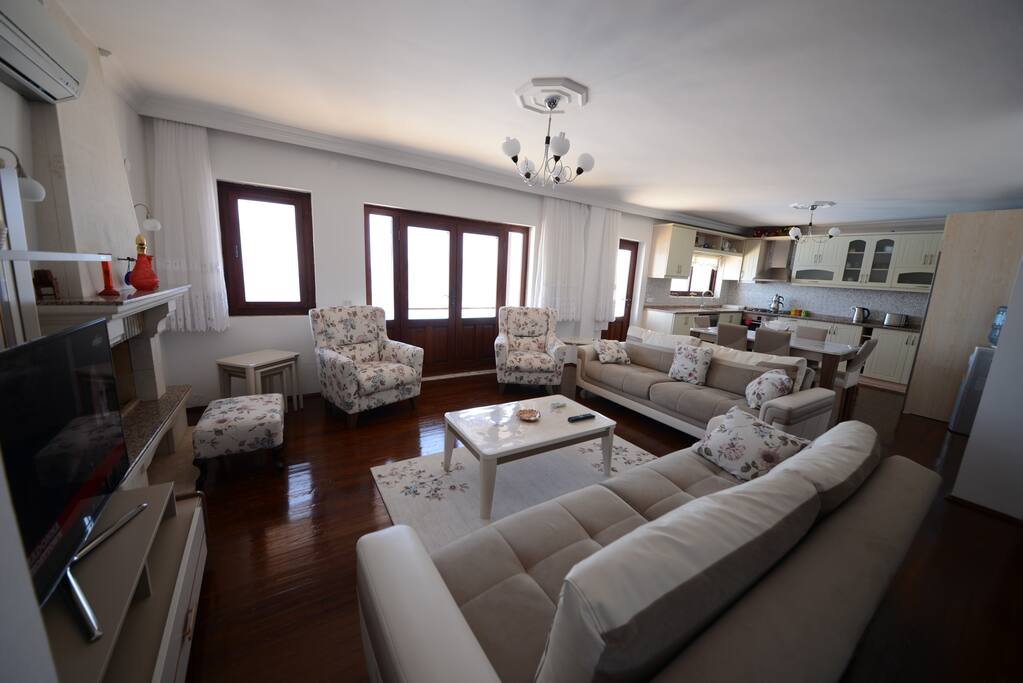 Nice, big and comfortable living room and kitchen