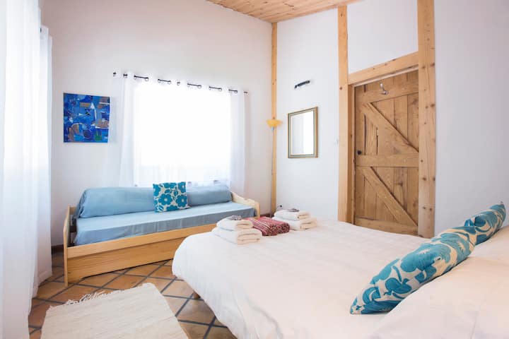 Second double bedroom with ensuite with a double bed and a pull-out single/double bed.