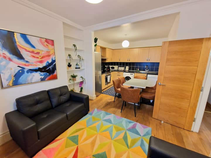 4 Bedroom 3 Bathroom Central House By Tube Station - London, UK