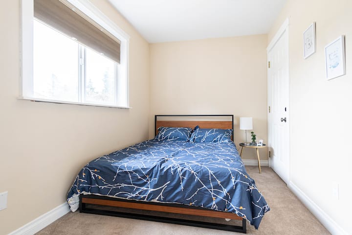 Bedroom with a queen bed