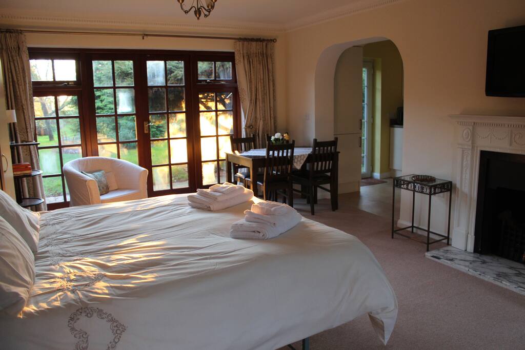 Spacious ground floor double room with en-suite and kitchenette and views to garden
