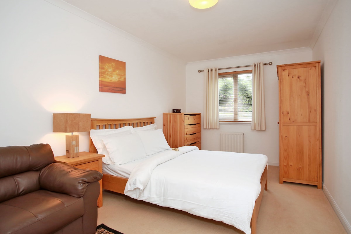 Down stairs double bedroom 4. With En Suite bathroom