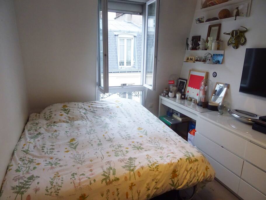 room with huge bed 200x180cm