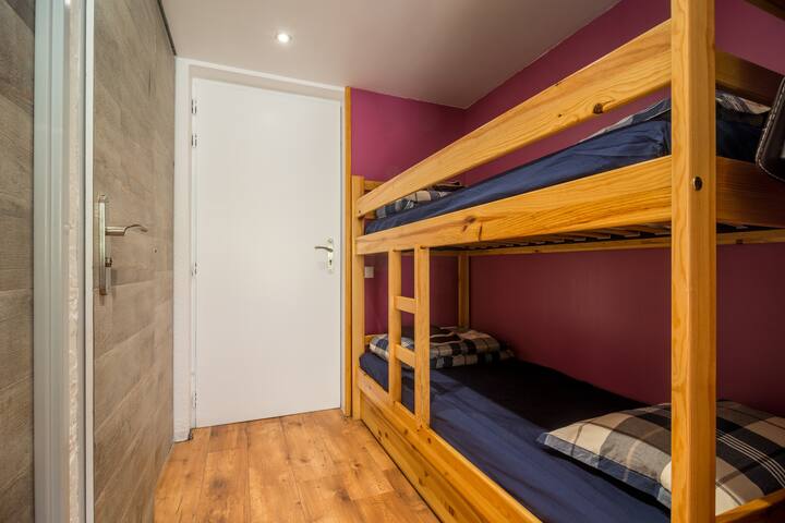 Entrance Hallway and bunk-beds