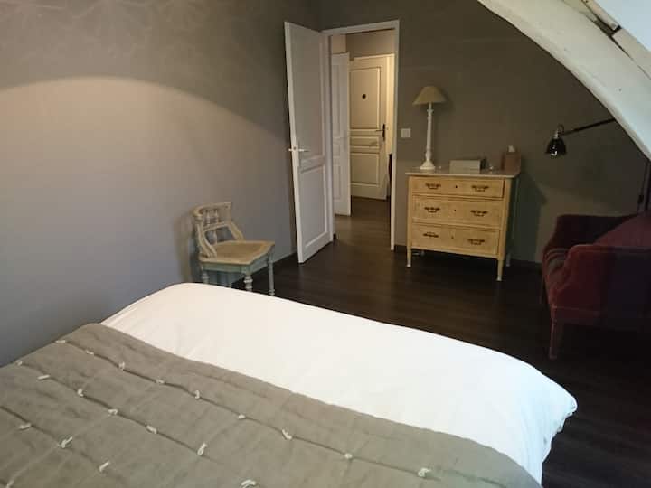 2号卧室紫花（ Purple Flower ）