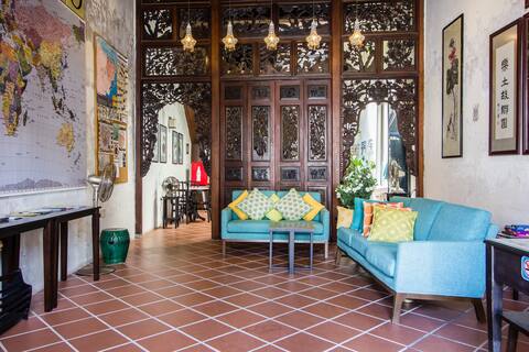 8 Rooms (Entire place) @ Carnarvon House