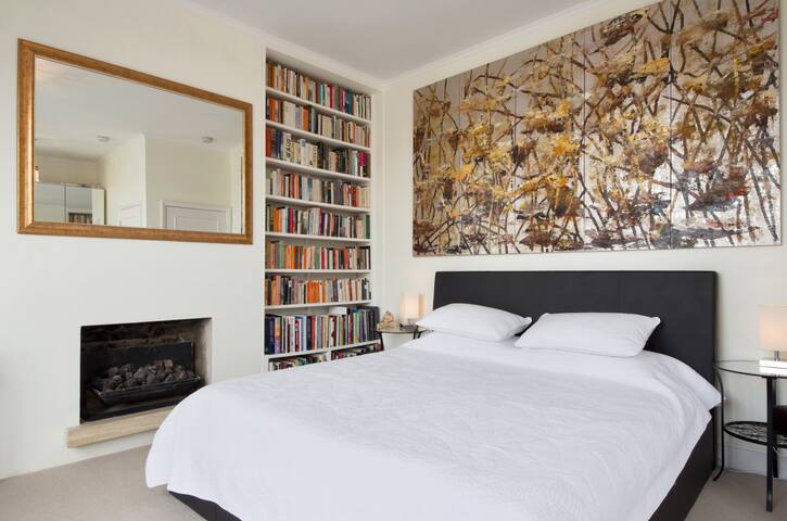 Stunning spacious 3 bdr with roof terrace UNIQUE!! gallery image 5