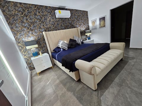 Beautiful house equipped with a private bedroom downstairs
