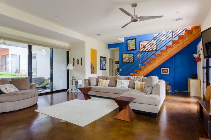 Urban Riverside Retreat Bungalow gallery image 2