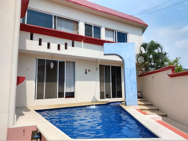 Linda Casa Privada en Ixtapa