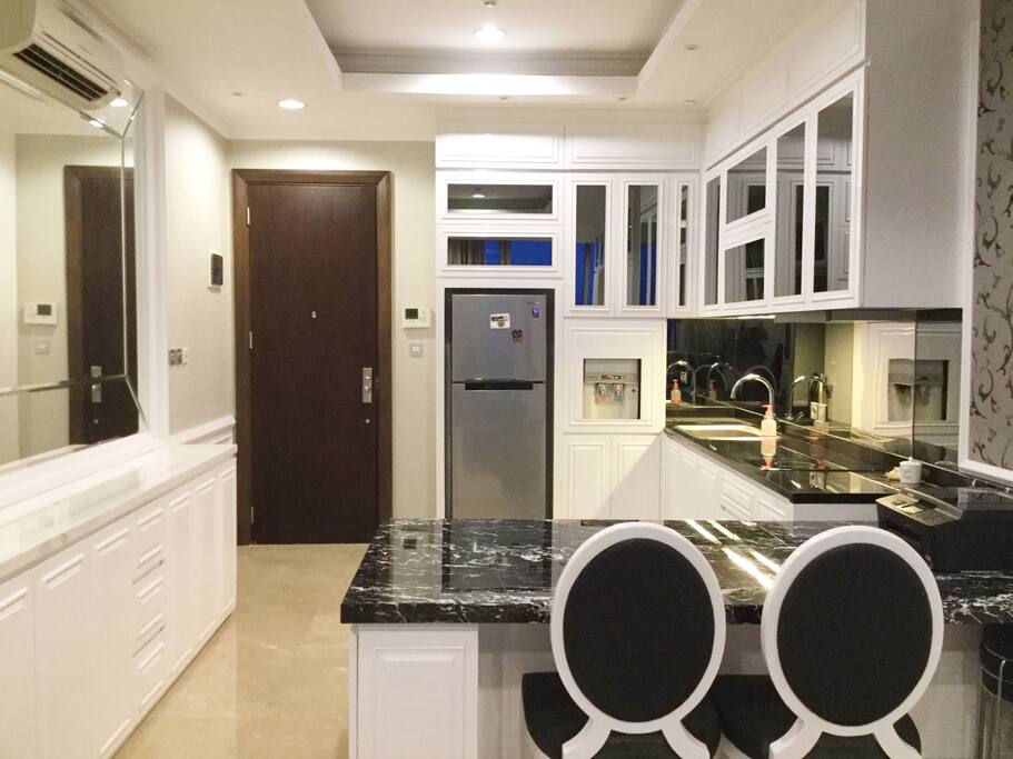 Entrance & Kitchen/Dining room