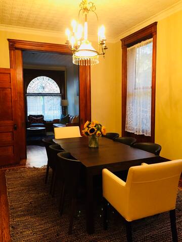 Amazing Lincoln Park Rowhouse!! gallery image 5