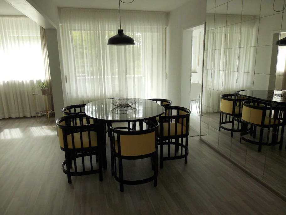 Dinning room - well lit dinning room for 4 to 6 people
