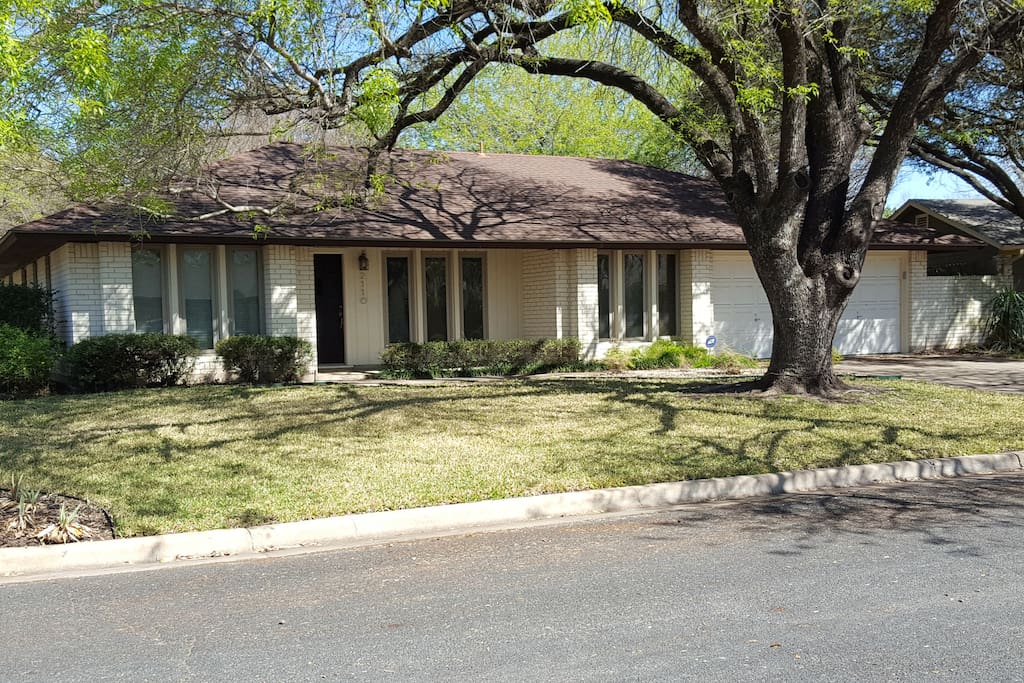 Cool 1967 ranch home located in the quiet Wooten neighborhood