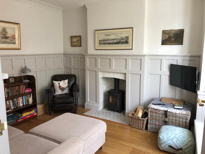 Boutique cottage in the heart of Mumbles Cottages for Rent in The