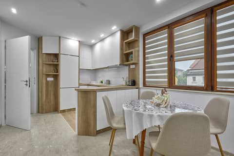 Top Airbnb: Weiss Estate by EstateAutomata in Бургас