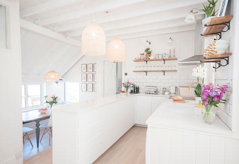 Stunning Luxury Beach House Dale Village, Sleeps 6