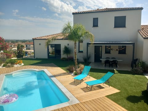 Contemporary pool villa close to the beaches