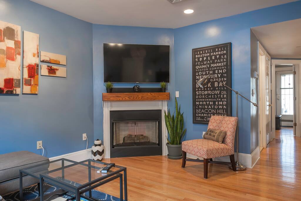Gas fireplace and 55" HDTV with Netflix and AppleTV.