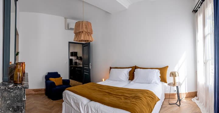 MADEMOISELLE - Apartmán 4 osoby so spoločnou terasou, tichý a v srdci Saumuru. 2 spálne, kuchyňa, obývacia izba s jedálňou. Plne vybavené.
