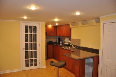 Cosy basement apartment with free parking!