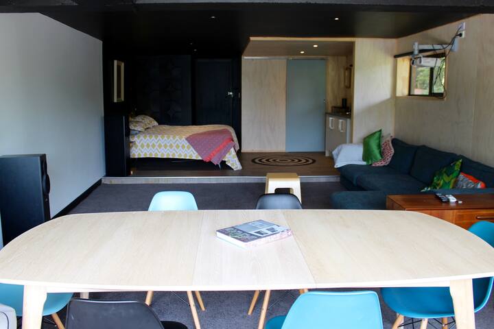 Central Mapua with home cinema!
