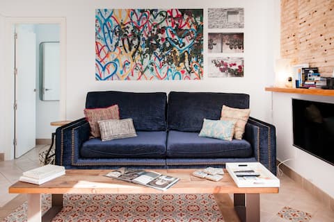 Anuncio de Airbnb popular: Designer Flat on Plaza with Tapas Bars en Sevilla
