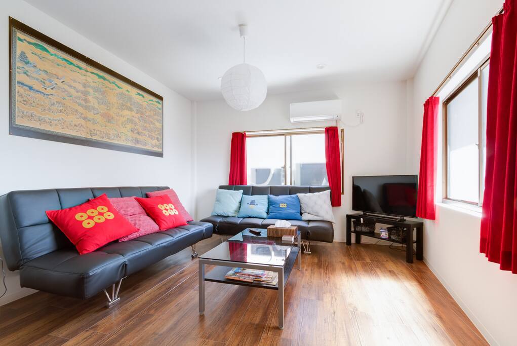 2F Huge living
2people can sleep on sofa bed.