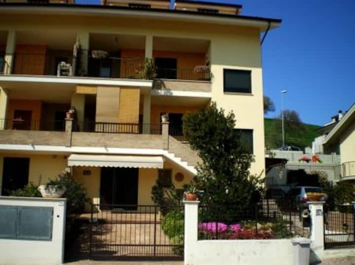 Appartamento Signorile A Pineto Per 4 Persone - Pineto