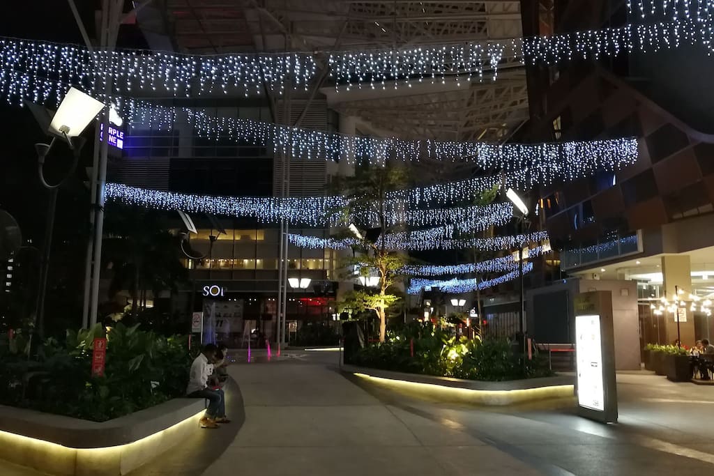 easy access to paradigm mall