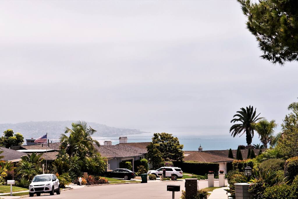 STREET VIEW OF THE OCEAN