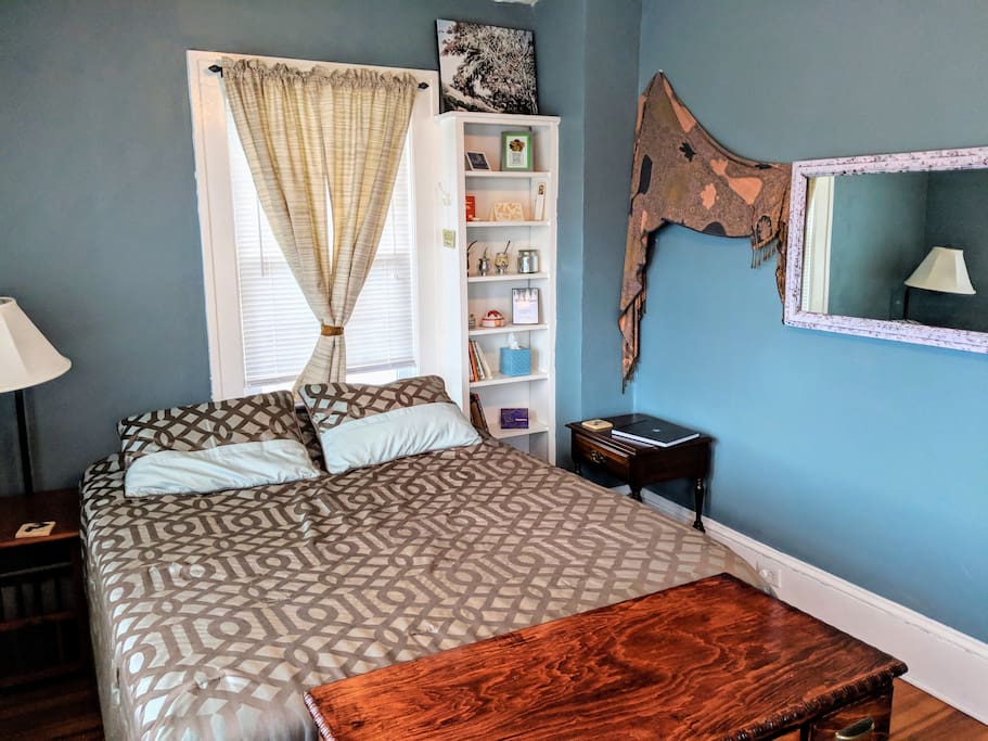 Queen size bed with memory foam. Sturdy and doesn't creak.