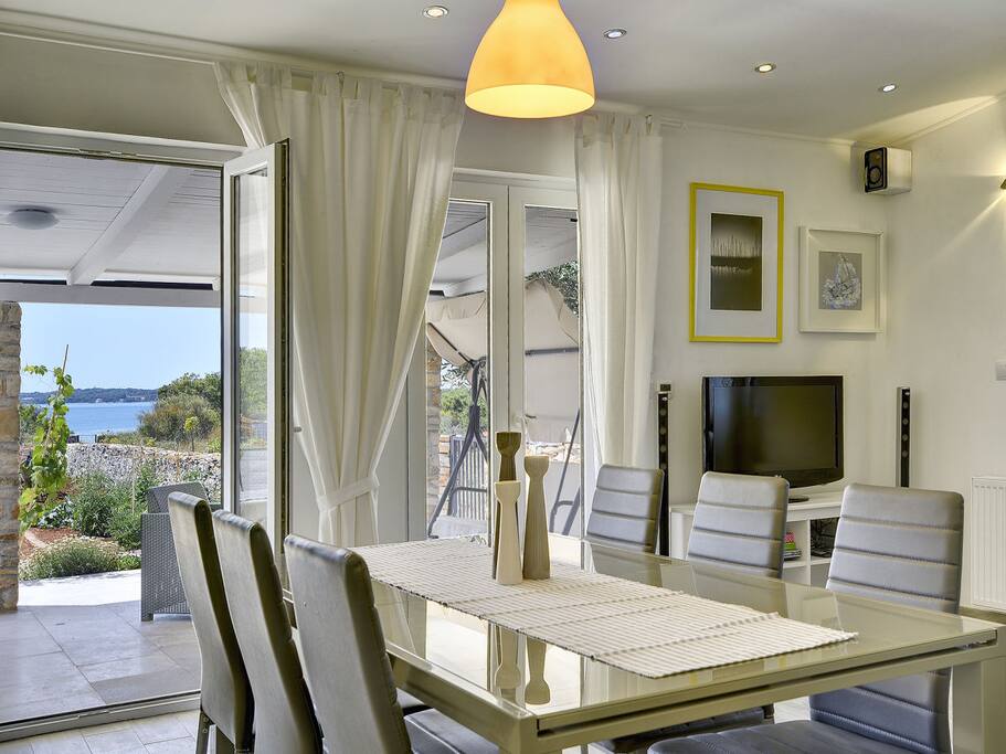 Exit on the terrace & dining room for six