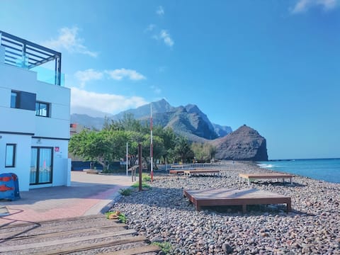 Oceanfront - De Sebastian 1