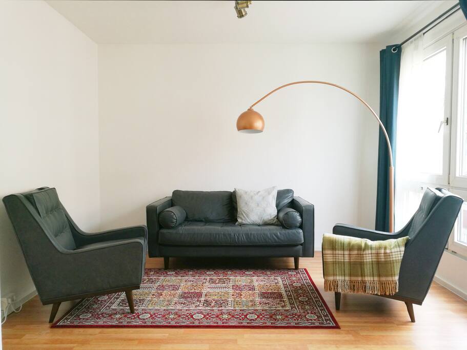Sunny, spacious living room for relaxing