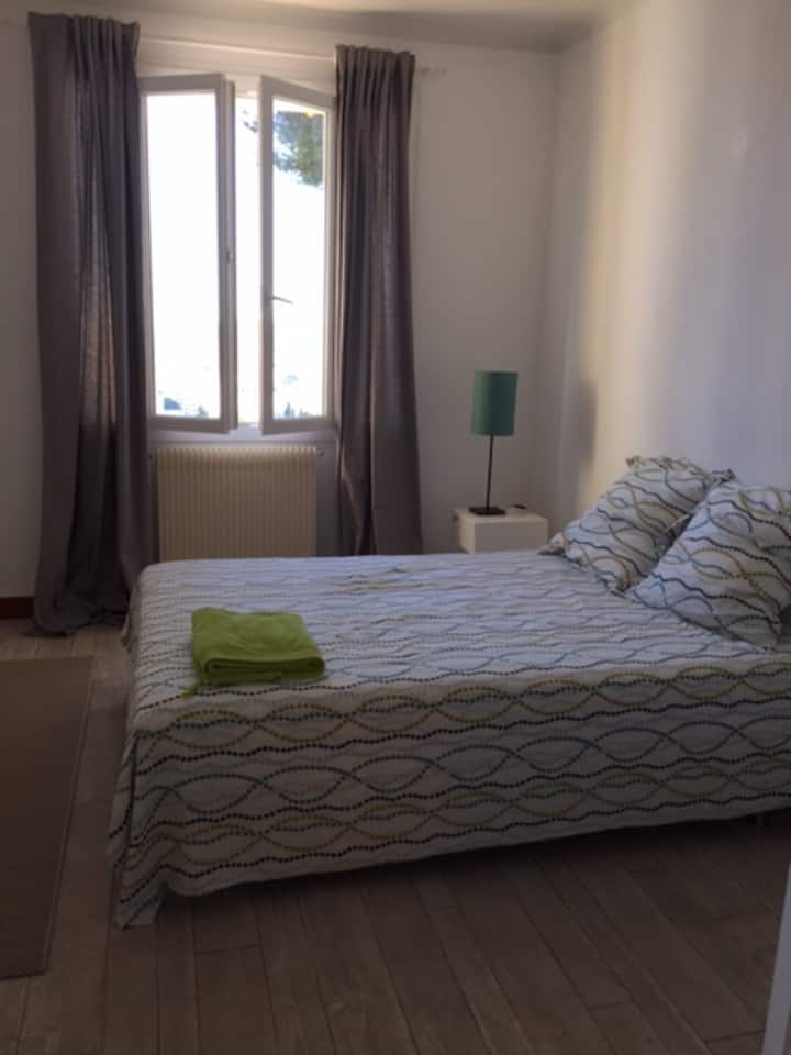 Chambre 2   expo sud lit en 140 cm