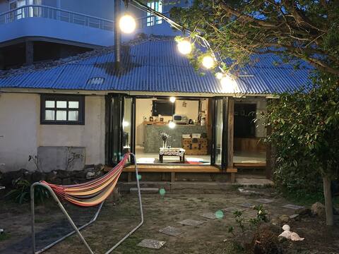 Aewol family,
an architect and photographer, a host, decorated a stone house in Jeju by the sea