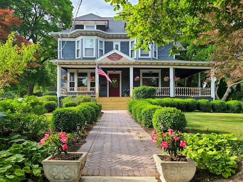 Grand 1800s Victorian Gem: Updated/by Downtown