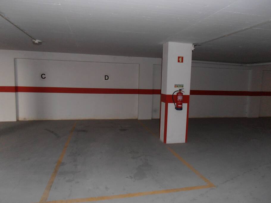 Parking spot for one car.
Lugar de Garagem para 1 carro