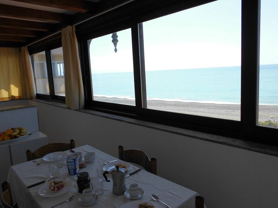 sala pranzo in balcone