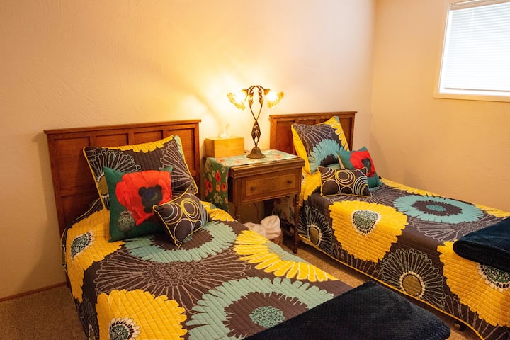 'Indie's Posy Patch' - Bedroom 2, 'North Star' Home