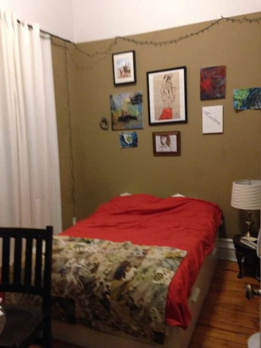 Bedroom, full bed with 4 drawers underneath, for your use
