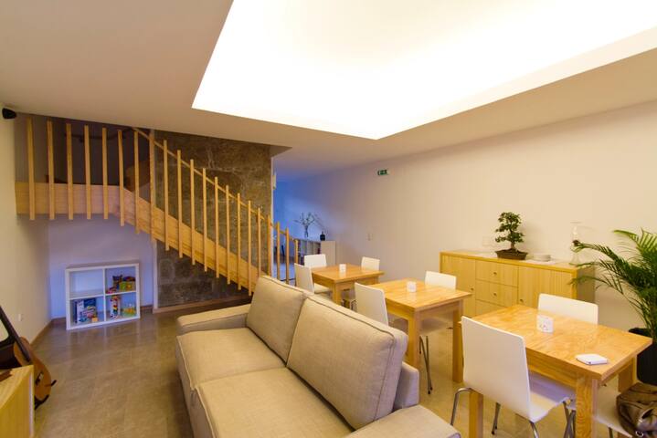 Spacious House in Porto for 14 guests + Garden gallery image 4