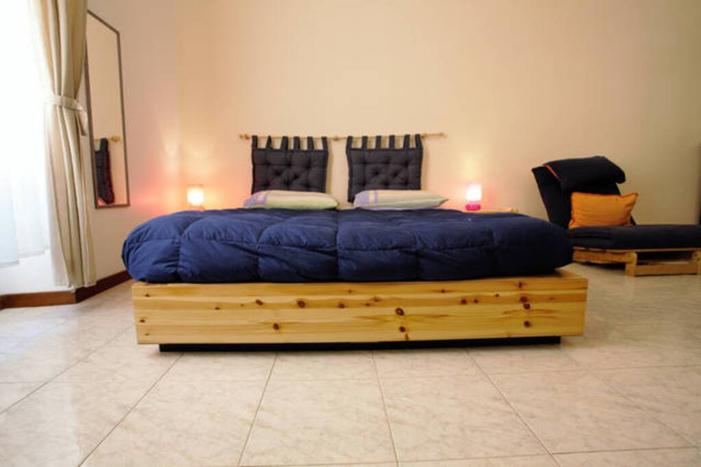 Grande camera da letto matrimoniale - Large master bedroom