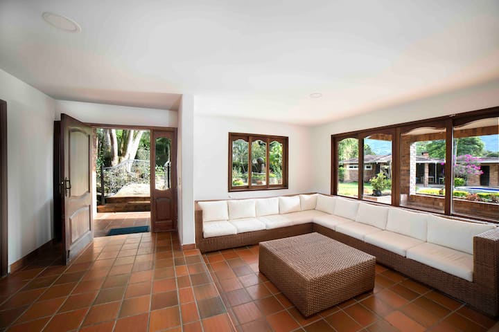 Casa Campestre Amplia Cerca De Bucaramanga - Piedecuesta