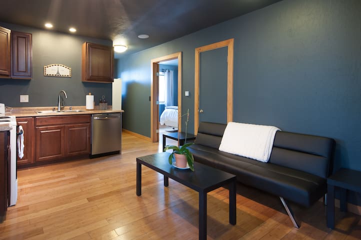 Lakeview Apartment by Marina - Pet Friendly