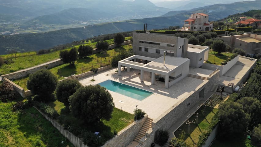 Diktamon Retreat Luxury Villa gallery image 2