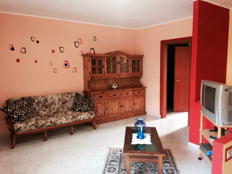 Big Living room nice n litfull
\
Salotto con ingresso spaziosa e illuminata
