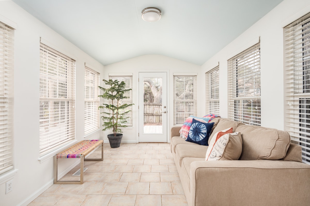 Sunroom with queen size sleeper sofa.