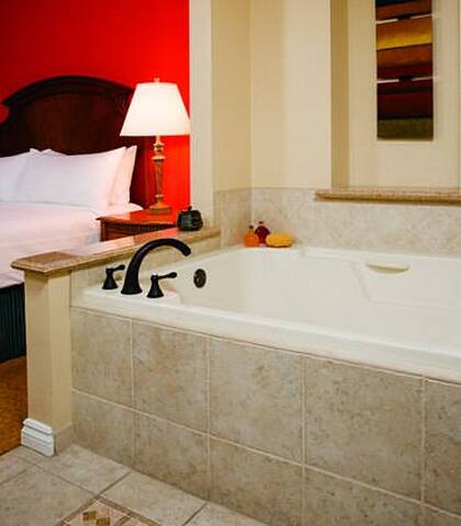 Luxury 2 Bd Marriott Grand Chateau on Vegas Strip gallery image 5